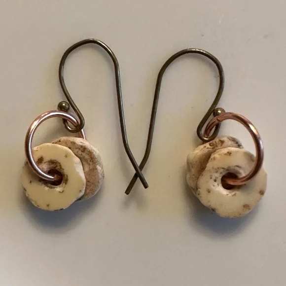 SOLD ARTISAN Ostrich Eggshell Heishi Bead Copper Ring Bronze Earrings 1” - Picture 1 of 3